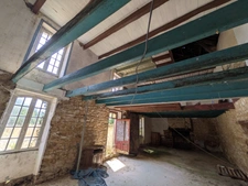 NOSTANG PROPRIÉTÉ COMPOSÉE D'UNE MAISON EN PIERRE À RÉNOVER AVEC TROIS DÉPENDANCE UN PUITS ET 21 HECTARES ENVIRON