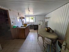 Kernascleden propriété composée d'une maison à usage d'habitation de 6 pièces 178 m² envion un hangar de 161m² envion, une ancienne lapinière de 700m² envion le tout sur une parcelle de 3.2 Hectares