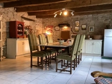  GUEMENE SUR SCORFF BELLE DEMEURE EN PIERRE DE 185 m² ENVIRON COUR EXTERIEURE JARDIN NON ATTENANT DE 764M²