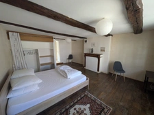 GUEMENE SUR SCORFF MAISON EN PIERRE À COLOMBAGES DE 4 PIÈCES 77 M³ ENVIRON AVEC COURETTE ET DÉPENDANCE