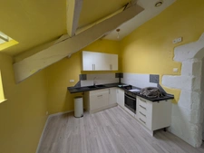 MAISON EN PIERRE SOUS ARDOISE DE 75M² ENVIRON 3 PIECES TERASSE DE 9m² ENVIRON L'ARRIERE DE LA MAISON
