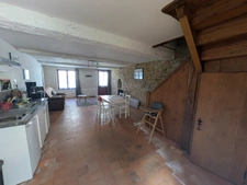 GUEMENE SUR SCORFF MAISON EN PIERRE À COLOMBAGES DE 4 PIÈCES 77 M³ ENVIRON AVEC COURETTE ET DÉPENDANCE