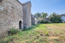 Locmalo Belle longère bretonne avec dépendances et grand terrain – calme et nature
