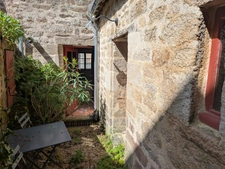 GUEMENE SUR SCORFF MAISON EN PIERRE À COLOMBAGES DE 4 PIÈCES 77 M³ ENVIRON AVEC COURETTE ET DÉPENDANCE