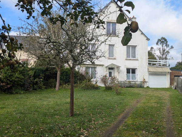 GUEMENE SUR SCORFF GRANDE MAISON DE 130M² ENVIRON AVEC VIE DE PLAIN PIED SUR 2 NIVEAUX PARCELLE DE 587m²