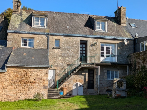 GUEMENE SUR SCORFF GRANDE MAISON DE 170M² DIVISEE EN 3 LOGEMENTS PARCELLE DE 561M²