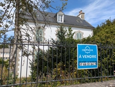 GUEMENE SUR SCORFF MAISON BOURGEOISE  7 PIÈCES 185 M² ENVIRON AVEC GARAGE ET DÉPENDANCES,UN PUITS UNE PARCELLE DE 3706M² 