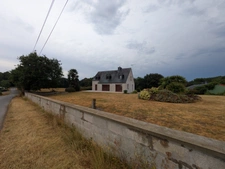 PLOUAY EN CAMPAGNE BELLE MAISON DE 6 PIÈCES  150m² ENVIRON HABITABLE SUR PARCELLE DE 2938M²