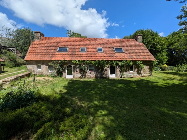 LOCMALO EN CAMPAGNE  CHARMANTE LONGÈRE DE 130M² ENVIRON 5 PIÈCES AVEC VIE DE PLAIN PIED PARCELLE DE 4900M² ENVIRON