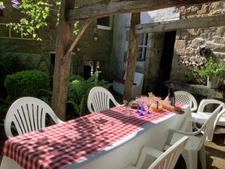  GUEMENE SUR SCORFF BELLE DEMEURE EN PIERRE DE 185 m² ENVIRON COUR EXTERIEURE JARDIN NON ATTENANT DE 764M²