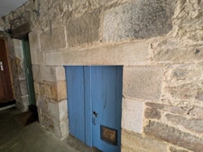 GUEMENE SUR SCORFF MAISON ATYPIQUE EN BON ETAT GENERAL DE 2 PIECES AVEC CAVE UNE DÉPENDANCE ET UN JARDINET.