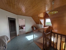 Kernascleden propriété composée d'une maison à usage d'habitation de 6 pièces 178 m² envion un hangar de 161m² envion, une ancienne lapinière de 700m² envion le tout sur une parcelle de 3.2 Hectares