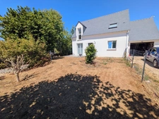 GUERN MAISON RÉCENTE DE 101M² ENVIRON 4 PIÈCES AVEC VIE DE PLAIN PIED GARAGE PARCELLE CLÔTURÉE DE 569M²
