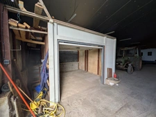 Kernascleden propriété composée d'une maison à usage d'habitation de 6 pièces 178 m² envion un hangar de 161m² envion, une ancienne lapinière de 700m² envion le tout sur une parcelle de 3.2 Hectares