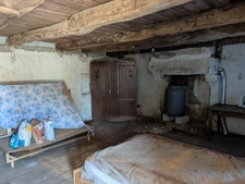 LOCMALO EN CAMPAGNE JOLIE MAISON EN PIERRE SOUS ARDOISE A RENOVER DE 3 PIECES 90M² ENVIRON PARCELLE DE 2569M² ENVIRON