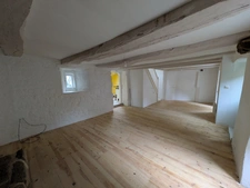 MAISON EN PIERRE SOUS ARDOISE DE 75M² ENVIRON 3 PIECES TERASSE DE 9m² ENVIRON L'ARRIERE DE LA MAISON