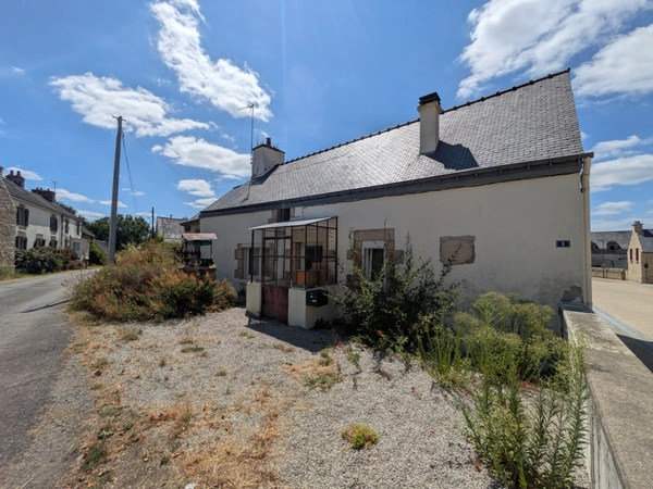 BIEUZY MAISON À RÉNOVER DE 3 PIÈCES 50m² ENVIRON HABITABLE, UN APPENTIS ACCOLÉ UNE PARCELLE CLÔTURÉE DE 381m² AVEC UN PUITS