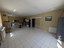 PRIZIAC PROPRIÉTÉ COMPOSÉE D'UNE MAISON DE TYPE NÉO BRETONNE DE 8 PIECES EN TRES BON ETAT GENERAL GRANDE DÉPENDANCES PARCELLE DE 1 HECTARE 47 ARES