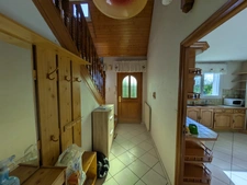 Kernascleden propriété composée d'une maison à usage d'habitation de 6 pièces 178 m² envion un hangar de 161m² envion, une ancienne lapinière de 700m² envion le tout sur une parcelle de 3.2 Hectares