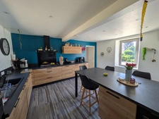 PLOËRDUT JOLIE LONGÈRE RÉNOVÉE DE 170M² ENVION DE 5 PIÈCES DEUX GARAGES PARCELLE DE 2840m² ENVIRON