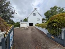 GUEMENE SUR SCORFF BELLE MAISON NEO BRETONNE DE 5 PIECES AVEC VIE PLAIN PIED DE 140M² ENVION PARCELLE CLOTUREE DE 980M².