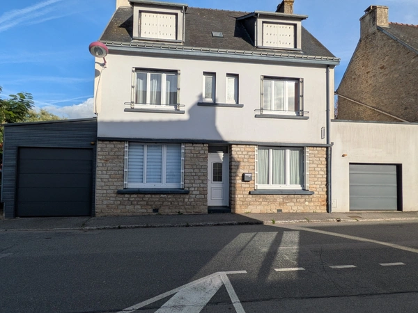 BERNE JOLIE MAISON DE 5 PIÈCES EN BON ETAT GENERAL DE 130 m² ENVIRON DEUX GARAGES PARCELLE CLÔTURÉE DE 277m²