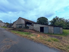 Séglien longére de 115m² environ vie de Plain pied 5 pièces dépendances, hangar de 420m², puits, Parcelles de 4746 m²