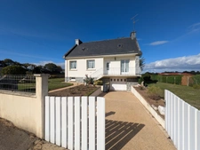 BUBRY EN CAMPAGNE AU CALME MAISON NÉO BRETONNE EN REZ DE CHAUSSEE SURELEVE AVEC VIE DE PLAIN PIED DE 5 PIÈCES DE 100m² ENVIRON PARCELLES CLÔTURÉES DE 2315M²