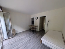 PONTIVY À PROXIMITÉ IMMÉDIATE DES COMMERCES À PIEDS STUDIO DE 21M² ENVION EN BON ETAT GENERAL