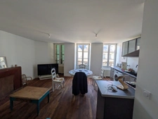 GUEMENE SUR SCORFF IMMEUBLE DE 239M² ENVIRON COMPOSÉ DE DEUX APPARTEMENTS ET UNE SURFACE COMMERCIALE PARCELLE DE 533m²