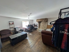Séglien en campagne longère en pierre rénovée avec vie de plain pied de 243m², garage, atelier et dépendance parcelle de 7125m²