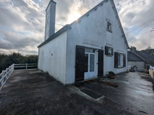 GUEMENE SUR SCORFF GRANDE MAISON DE 130M² ENVIRON AVEC VIE DE PLAIN PIED SUR 2 NIVEAUX PARCELLE DE 587m²