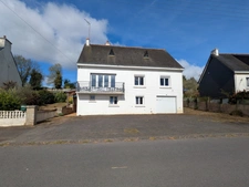 LOCMALO MAISON DE 5 PIÈCES 132 M² ENVIRON EN REZ DE CHAUSSÉE SURÉLEVÉ PARCELLE CLÔTURÉE D'ENVIRON 1500m²