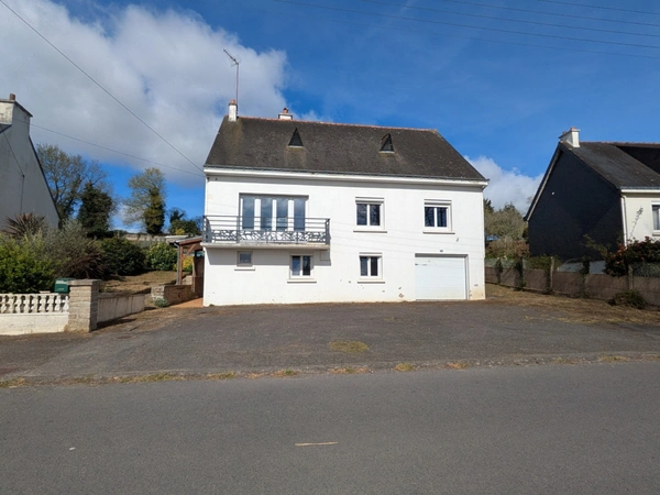 LOCMALO MAISON DE 5 PIÈCES 132 M² ENVIRON EN REZ DE CHAUSSÉE SURÉLEVÉ PARCELLE CLÔTURÉE D'ENVIRON 1500m²