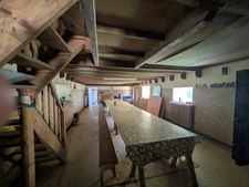 LOCMALO CORPS DE FERME COMPOSE 2 GRANDES LONGÈRES EN PIERRE DE 105m² ENVIRON ET 130 M² ENVIRON DEUX HANGARS DE 530M³ ET 3500M² ET DÉPENDANCES PARCELLE DE 9000m² ENVIRON