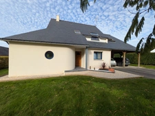 LOCMALO MAISON RÉCENTE AVEC VIE DE PLAIN PIED DE 5 PIÈCES 130 M² PARCELLE DE 2000M² CLÔTURÉE