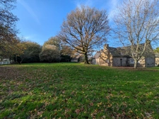 LOCMALO PROPRIÉTÉ DE 180M² ENVIRON EN CAMPAGNE AU CALME ENSEMBLE DE 2 MAISONS AVEC DOUBLE GARAGE PRÉAU ET DÉPENDANCE PUITS JARDIN ET BOIS DE 1 HECTARE 56