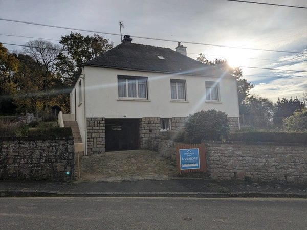 GUEMENE SUR SCORFF JOLIE MAISON DE 5 PIECES EN REZ DE CHAUSSE SURELEVE DE 68m² PARCELLE DE 826m² EVIRON