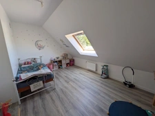 GUERN MAISON RÉCENTE DE 101M² ENVIRON 4 PIÈCES AVEC VIE DE PLAIN PIED GARAGE PARCELLE CLÔTURÉE DE 569M²