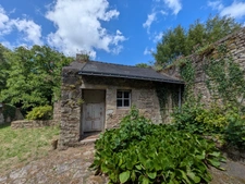 GUEMENE SUR SCORFF MAISON BOURGEOISE À RÉNOVER DE 5 PIÈCES 131M² ENVIRON TROIS DÉPENDANCES EN PIERRE SOUS ARDOISE PARCELLE DE 1740M²