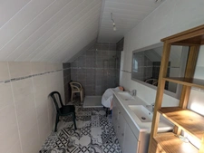 GUEMENE SUR SCORFF IMMEUBLE DE 239M² ENVIRON COMPOSÉ DE DEUX APPARTEMENTS ET UNE SURFACE COMMERCIALE PARCELLE DE 533m²