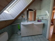 PRIZIAC PROPRIÉTÉ COMPOSÉE D'UNE MAISON DE TYPE NÉO BRETONNE DE 8 PIECES EN TRES BON ETAT GENERAL GRANDE DÉPENDANCES PARCELLE DE 1 HECTARE 47 ARES
