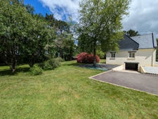 PRIZIAC PROPRIÉTÉ COMPOSÉE D'UNE MAISON DE TYPE NÉO BRETONNE DE 8 PIECES EN TRES BON ETAT GENERAL GRANDE DÉPENDANCES PARCELLE DE 1 HECTARE 47 ARES