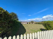 BUBRY EN CAMPAGNE AU CALME MAISON NÉO BRETONNE EN REZ DE CHAUSSEE SURELEVE AVEC VIE DE PLAIN PIED DE 5 PIÈCES DE 100m² ENVIRON PARCELLES CLÔTURÉES DE 2315M²