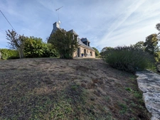GUERN JOLIE MAISON NÉO BRETONNE AVEC UNE VIE DE PLAIN PIED DE 4 PIECES DE 100M² ENVIRON SUR PARCELLE DE 911m²