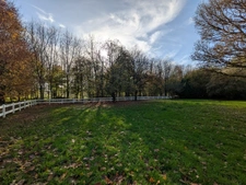 LOCMALO PROPRIÉTÉ DE 180M² ENVIRON EN CAMPAGNE AU CALME ENSEMBLE DE 2 MAISONS AVEC DOUBLE GARAGE PRÉAU ET DÉPENDANCE PUITS JARDIN ET BOIS DE 1 HECTARE 56