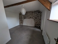 MAISON EN PIERRE SOUS ARDOISE DE 75M² ENVIRON 3 PIECES TERASSE DE 9m² ENVIRON L'ARRIERE DE LA MAISON