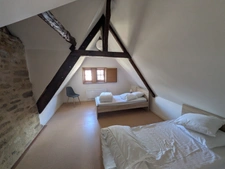 GUEMENE SUR SCORFF MAISON EN PIERRE À COLOMBAGES DE 4 PIÈCES 77 M³ ENVIRON AVEC COURETTE ET DÉPENDANCE
