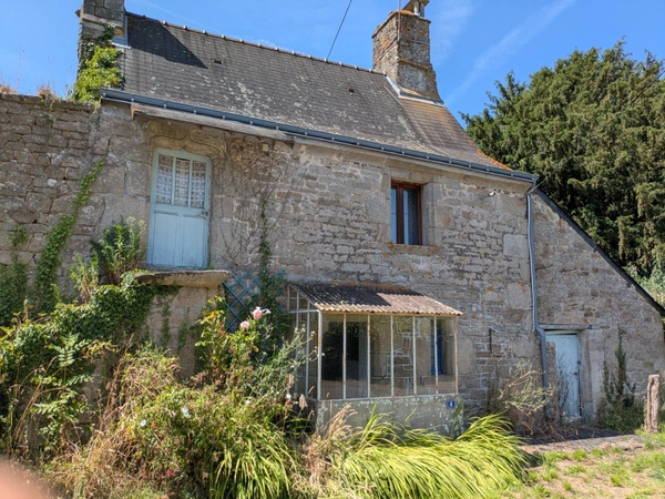 LOCMALO EN CAMPAGNE JOLIE MAISON EN PIERRE SOUS ARDOISE A RENOVER DE 3 PIECES 90M² ENVIRON PARCELLE DE 2569M² ENVIRON