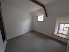 MAISON EN PIERRE SOUS ARDOISE DE 75M² ENVIRON 3 PIECES TERASSE DE 9m² ENVIRON L'ARRIERE DE LA MAISON